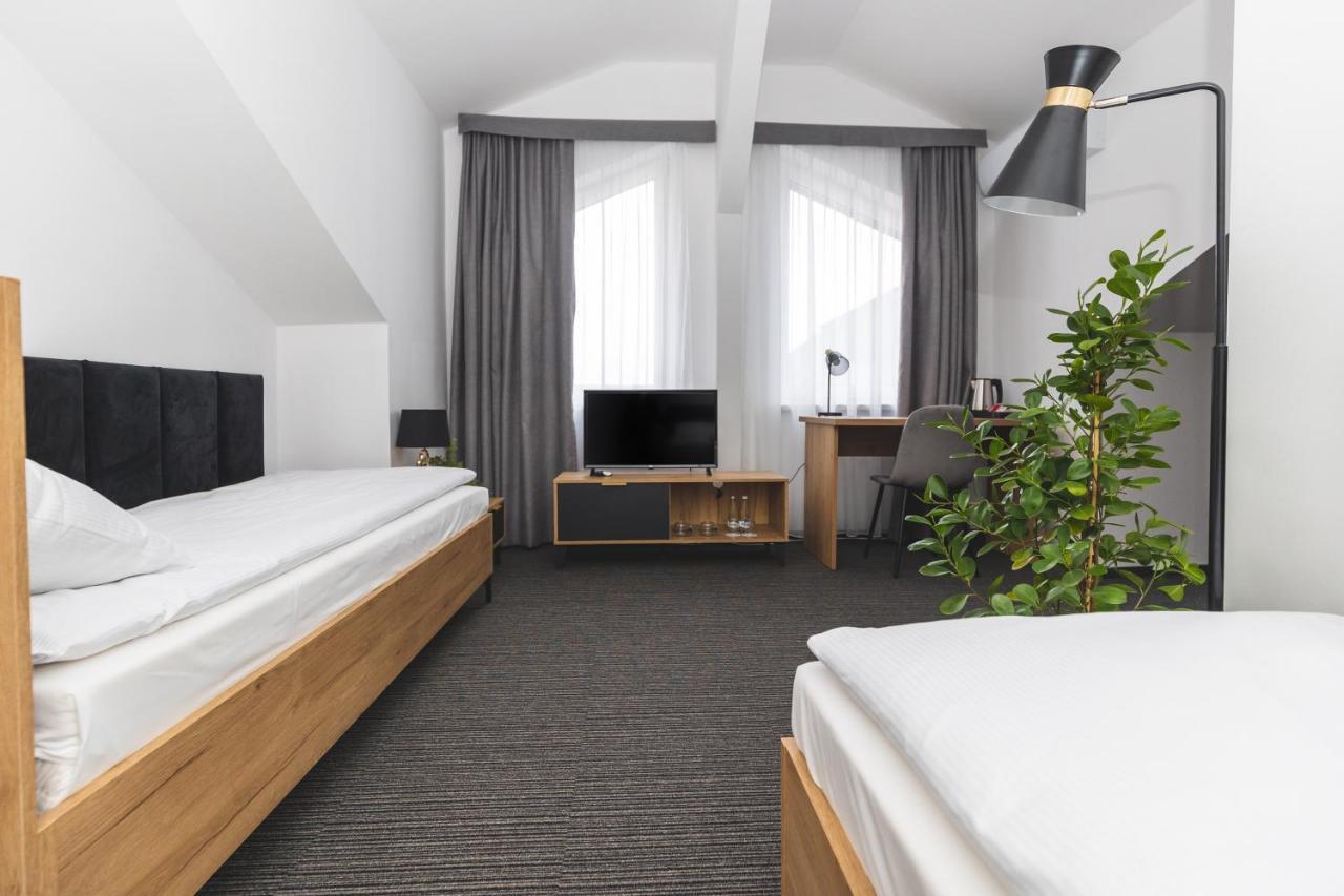 Hotel Akwawit Leszno  Eksteriør bilde