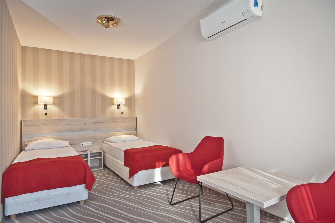 Hotel Akwawit Leszno  Eksteriør bilde