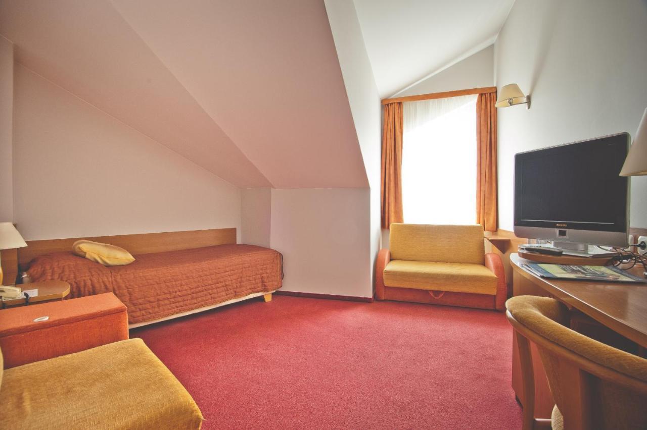 Hotel Akwawit Leszno  Rom bilde